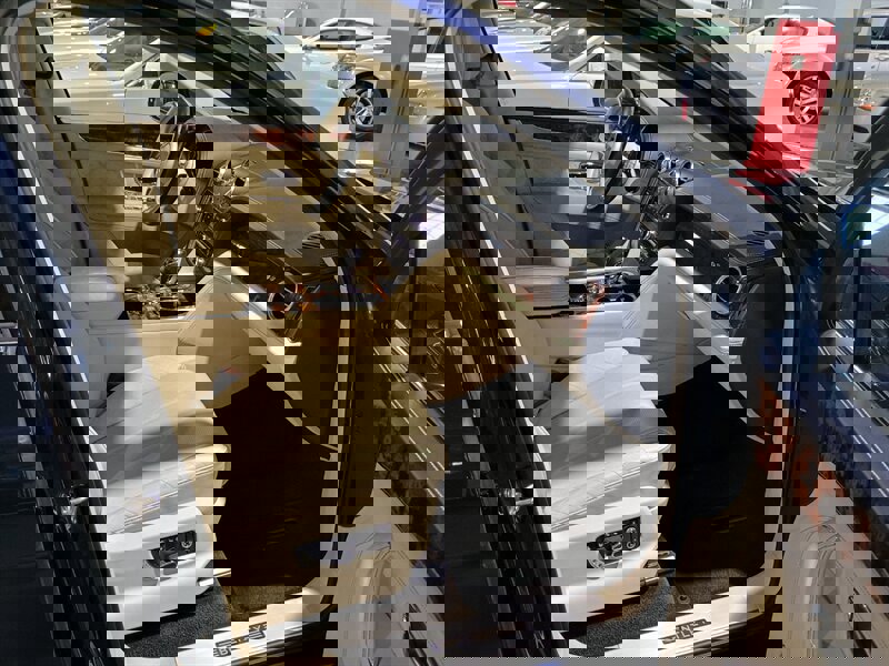 Used 2017 Bentley Bentayga image 33