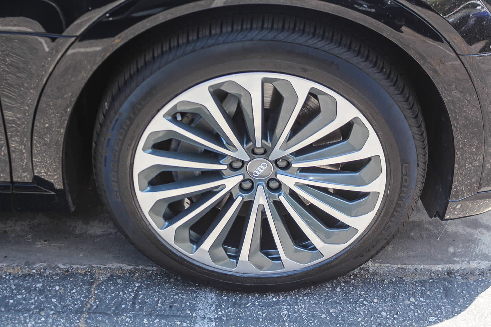Used 2019 Audi e-tron Prestige w/ Prestige Package AWD/4WD image 9