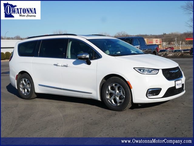 Used 2023 Chrysler Pacifica Limited image 1