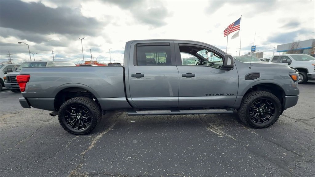 Used 2019 Nissan Titan SL w/ Midnight Edition image 9