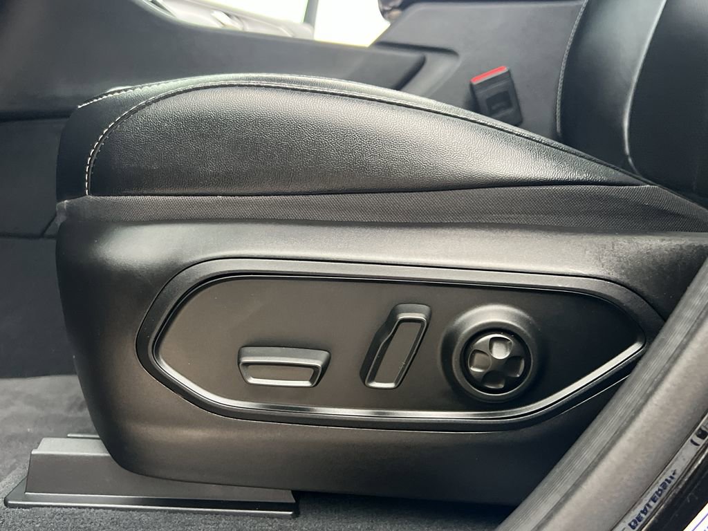 Used 2024 Jeep Grand Cherokee Limited w/ Luxury Tech Group II image 17