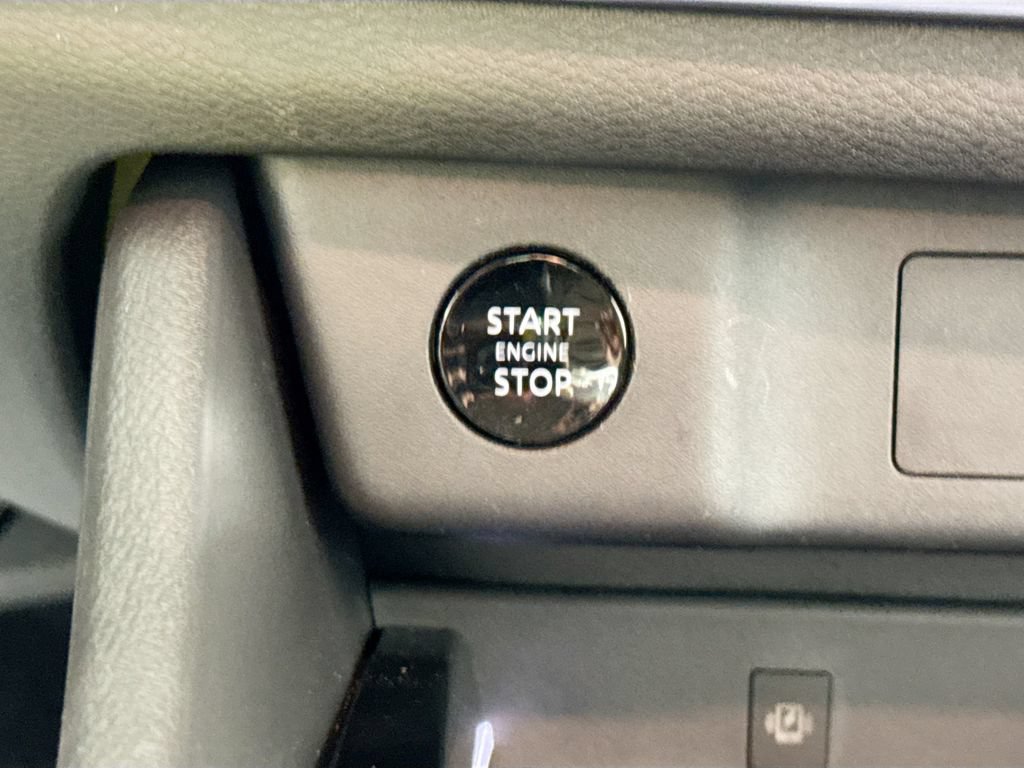 Used 2025 Nissan Rogue SL AWD/4WD image 17