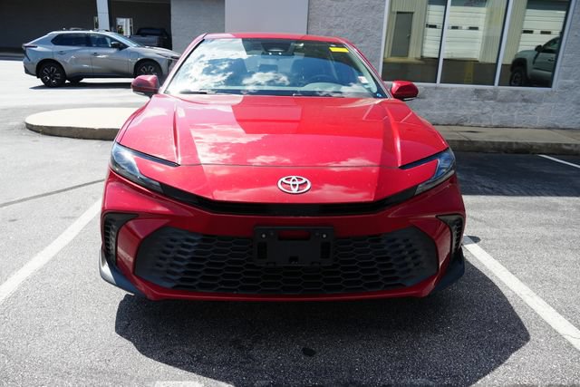 Used 2025 Toyota Camry SE FWD image 4