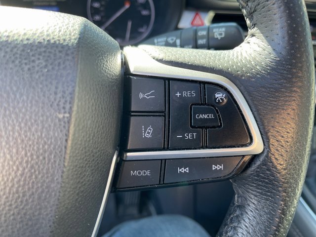 Used 2022 Toyota Sienna Limited image 29