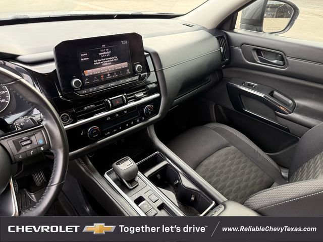 Used 2023 Nissan Pathfinder SV w/ Black Appearance Package FWD image 18