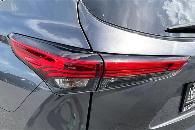 Used 2023 Toyota Highlander L FWD image 22