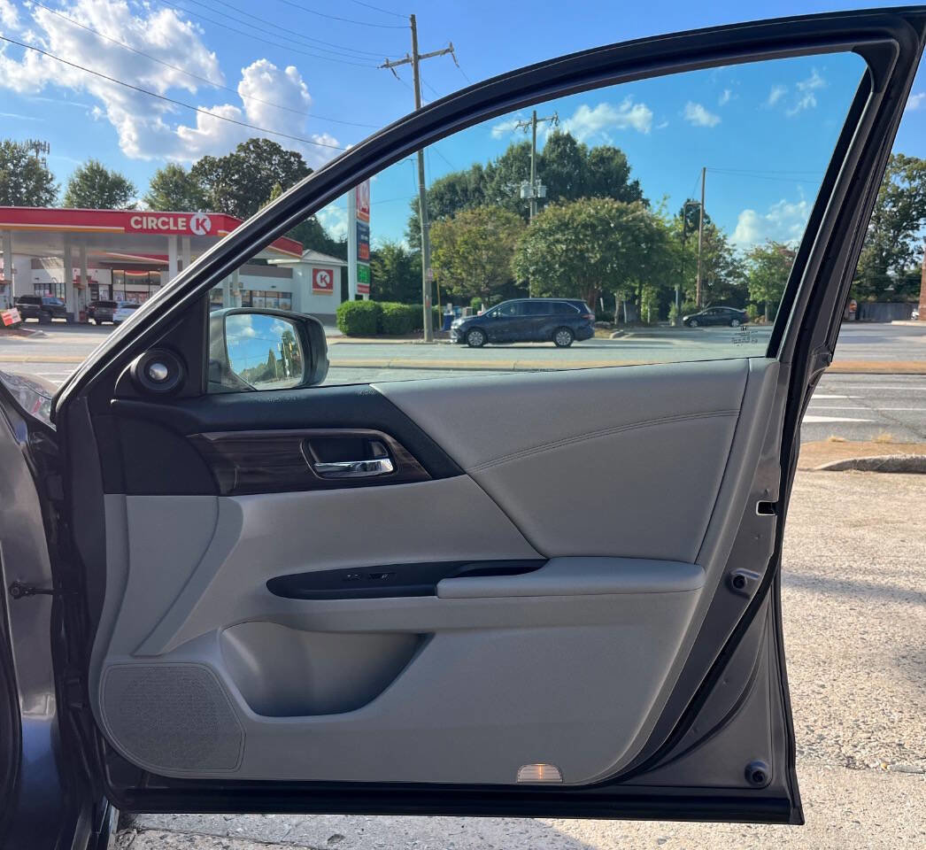 Used 2016 Honda Accord Touring image 16