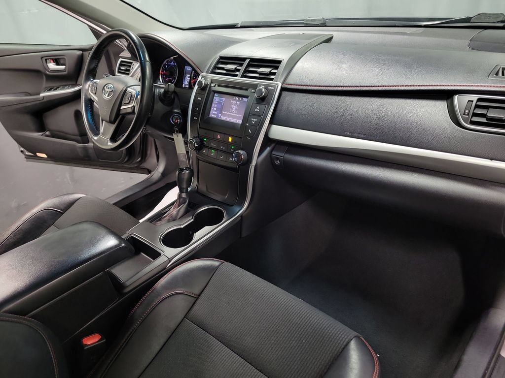 Used 2016 Toyota Camry SE FWD image 25