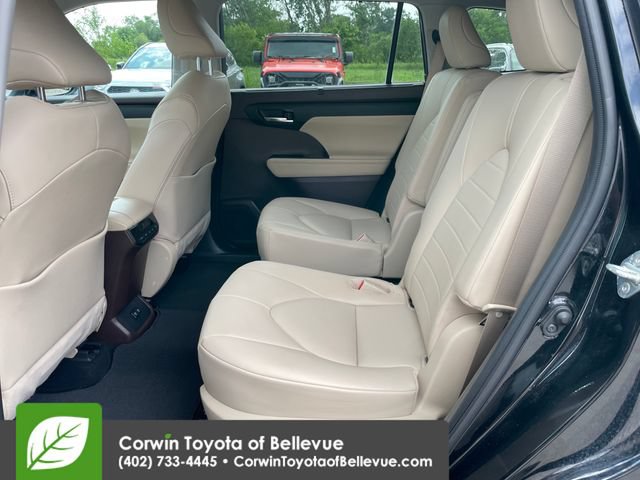 Used 2020 Toyota Highlander XLE AWD/4WD image 46