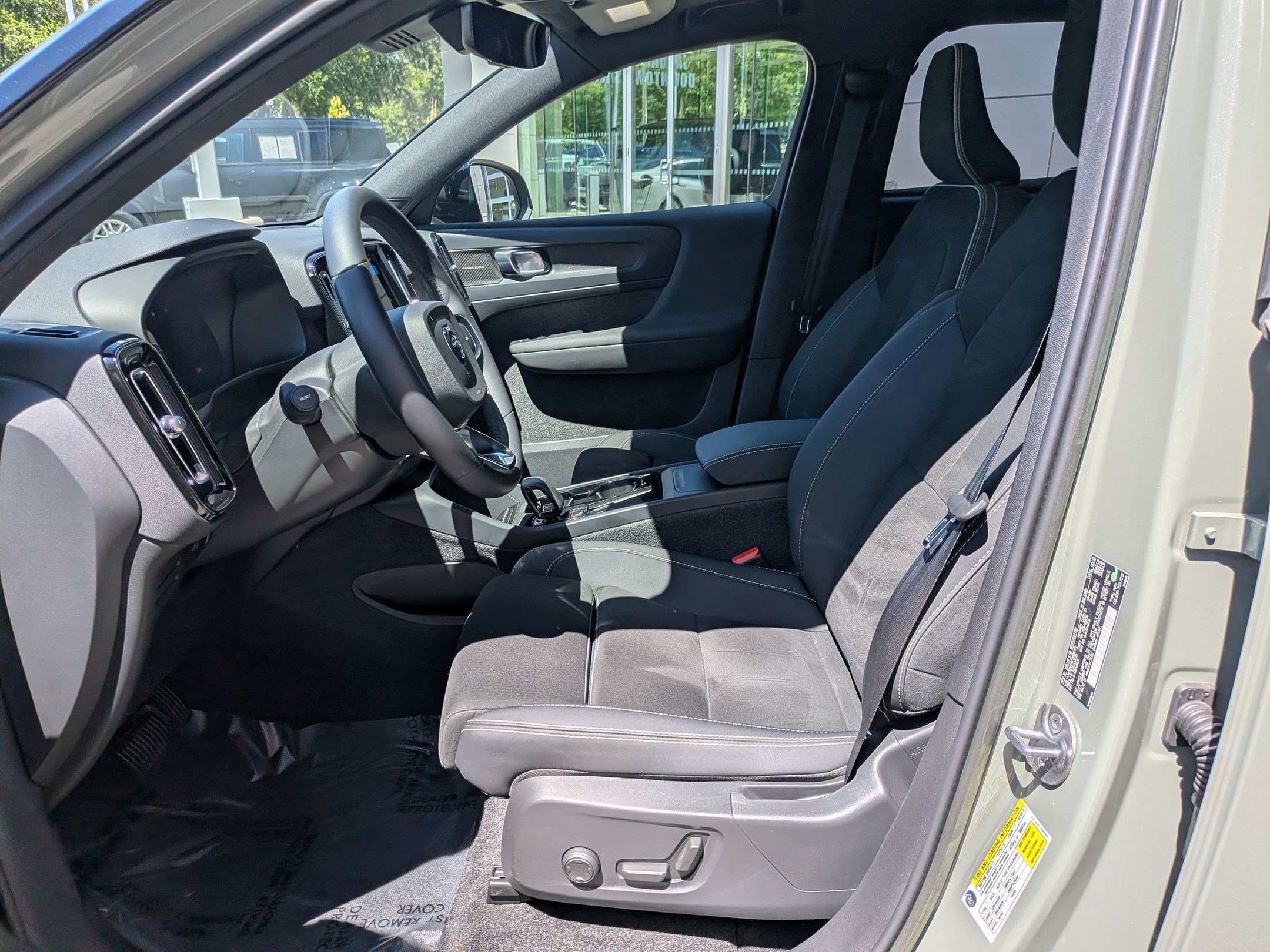 Used 2023 Volvo XC40 Recharge Ultimate AWD/4WD image 24