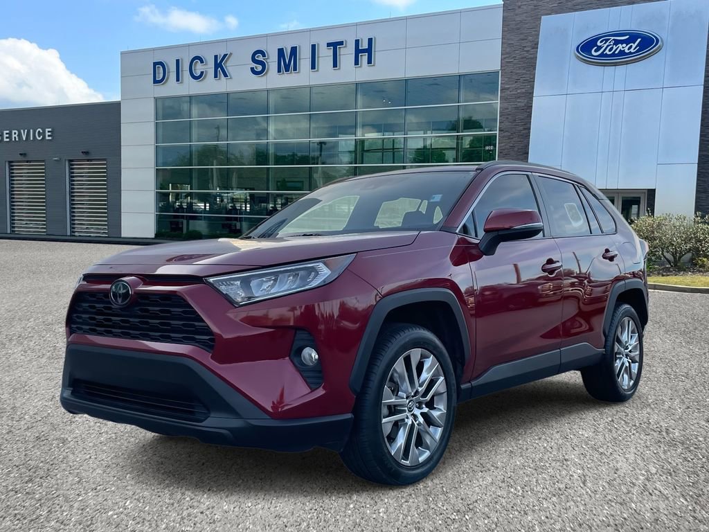 Used 2020 Toyota RAV4 XLE Premium image 3