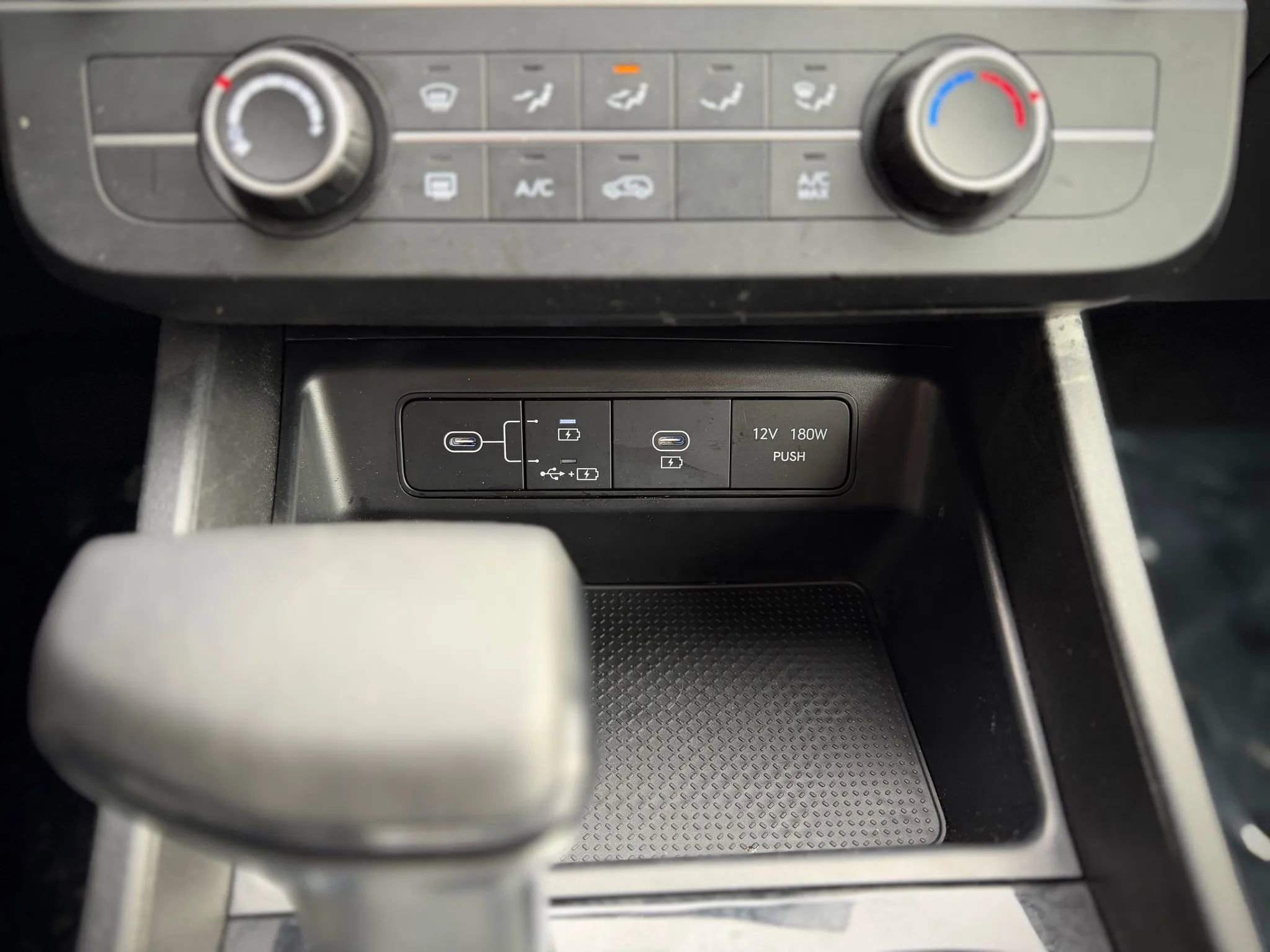 Used 2025 Hyundai Tucson SE image 18