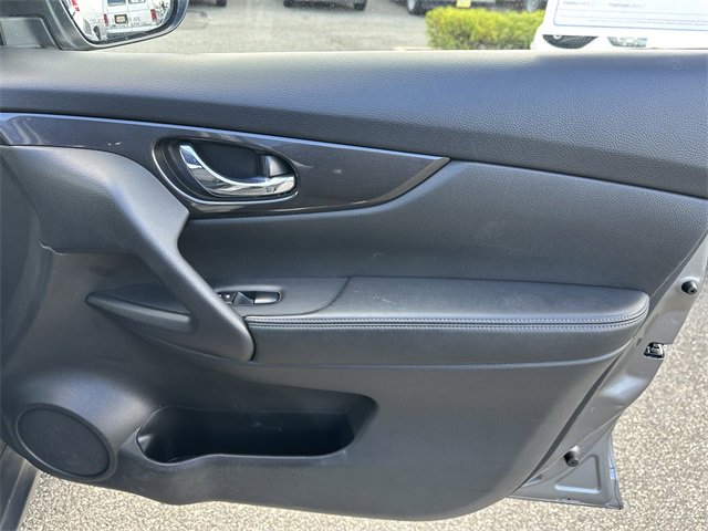 Used 2020 Nissan Rogue SV image 35