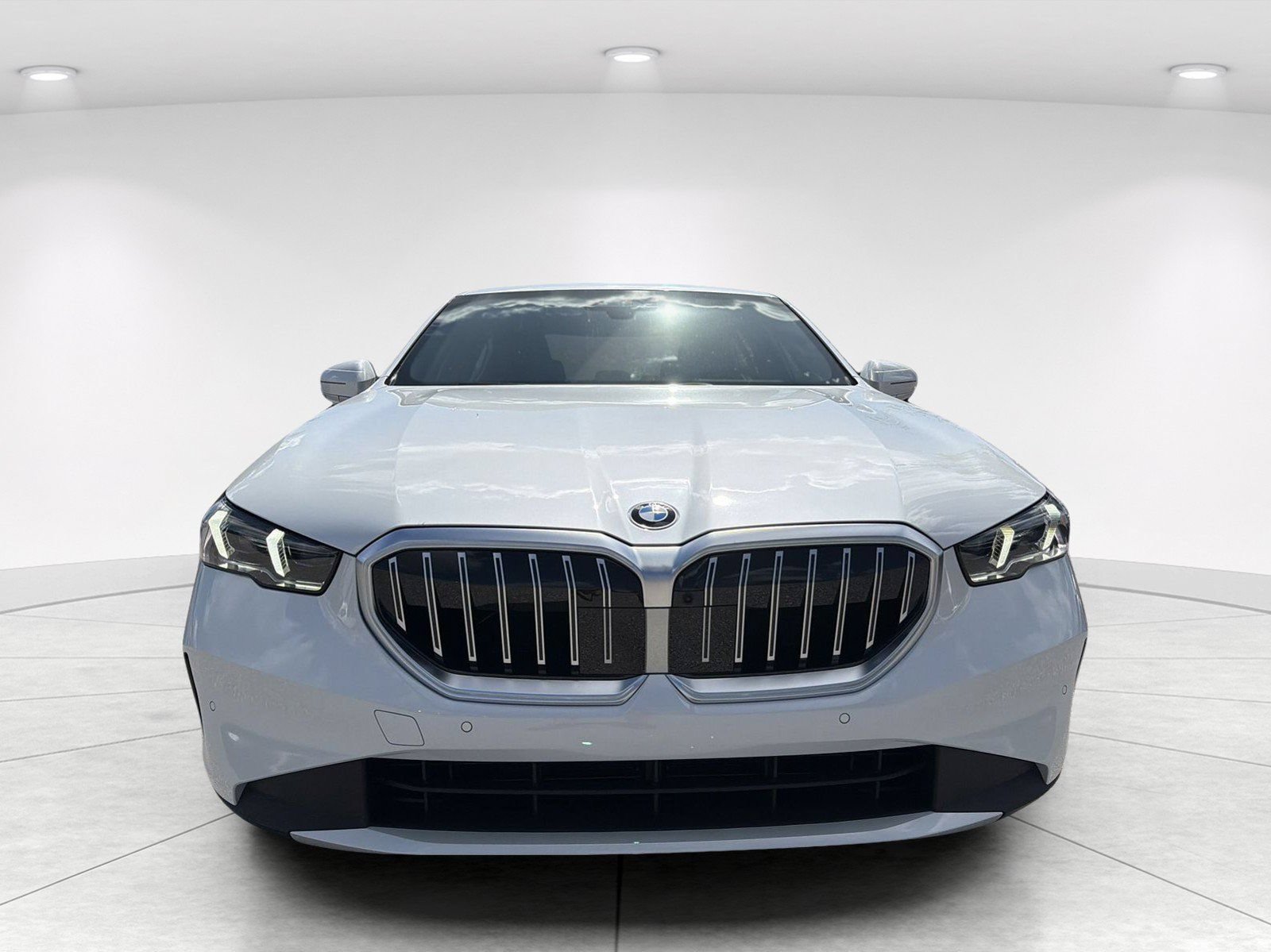 New 2027 BMW 530i RWD image 2