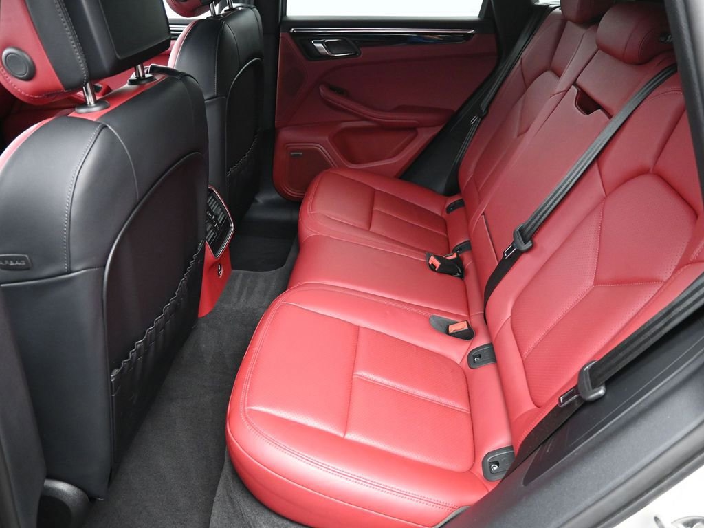 Certified 2025 Porsche Macan AWD/4WD image 7