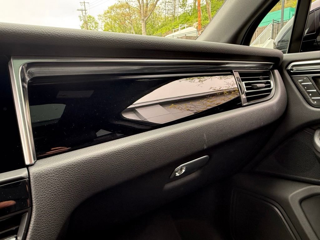 Used 2023 Porsche Macan S AWD/4WD image 44