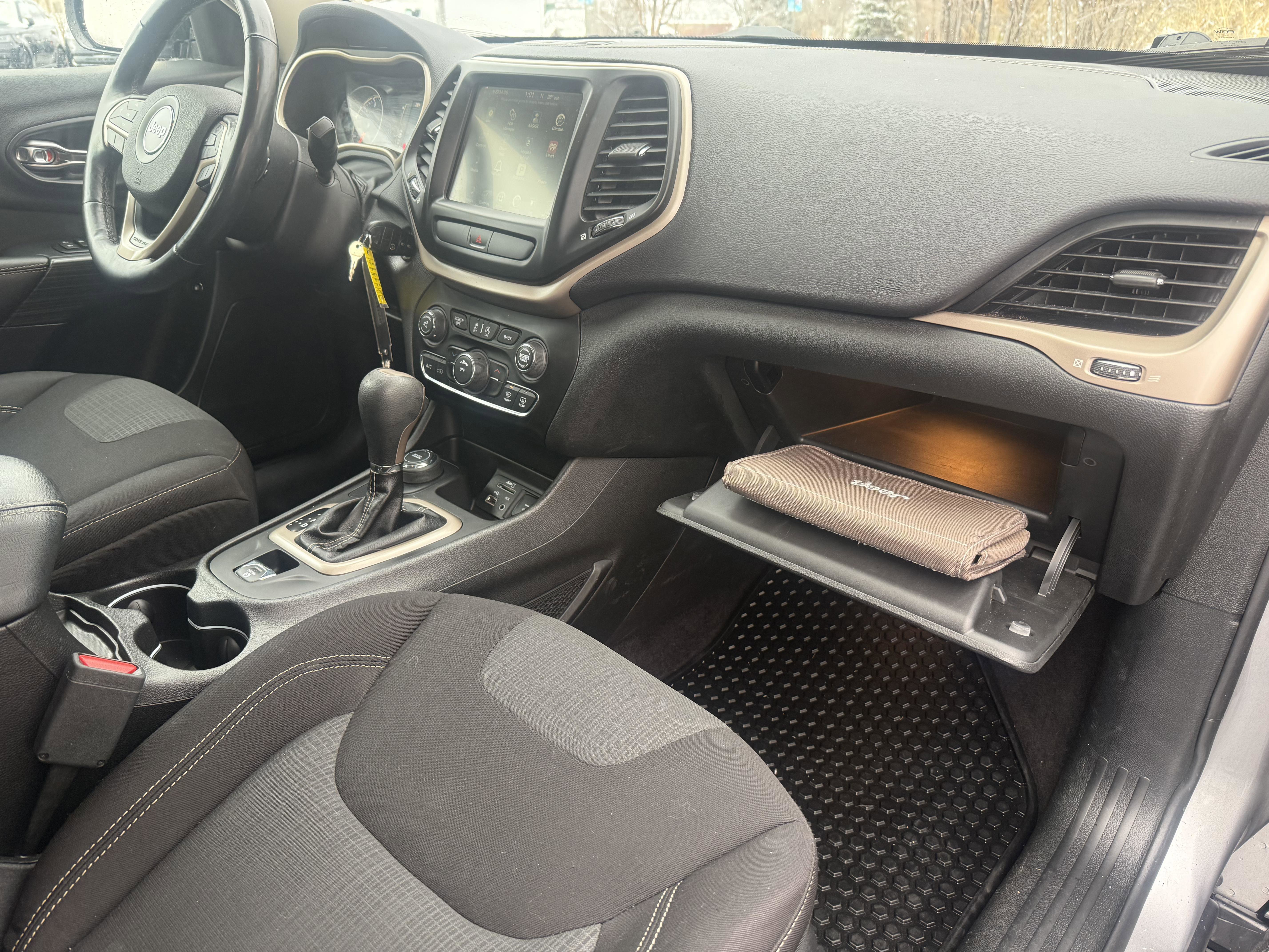 Used 2017 Jeep Cherokee Latitude w/ Cold Weather Group image 44