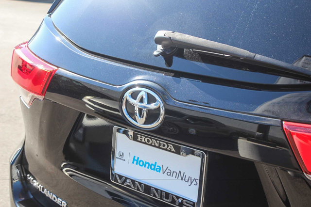 Used 2018 Toyota Highlander XLE w/ Carpet Mat Package (TMS) FWD image 9