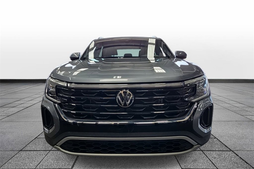 Used 2024 Volkswagen Atlas Cross Sport SE image 2