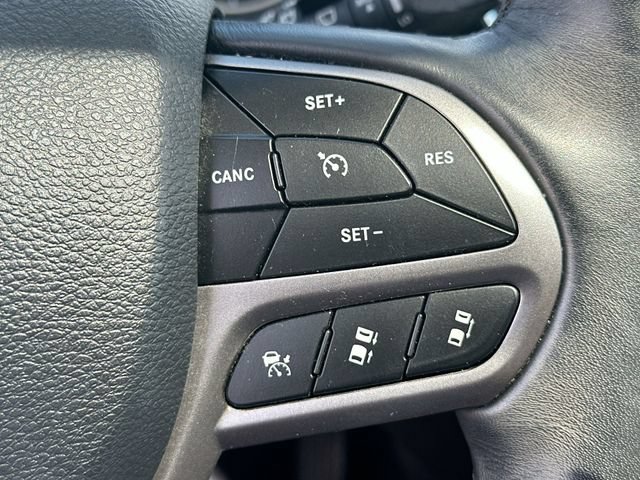 Used 2019 Jeep Cherokee Overland AWD/4WD image 42