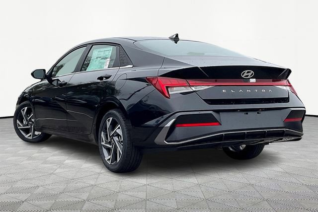 Used 2025 Hyundai Elantra SEL w/ Cargo Package image 3