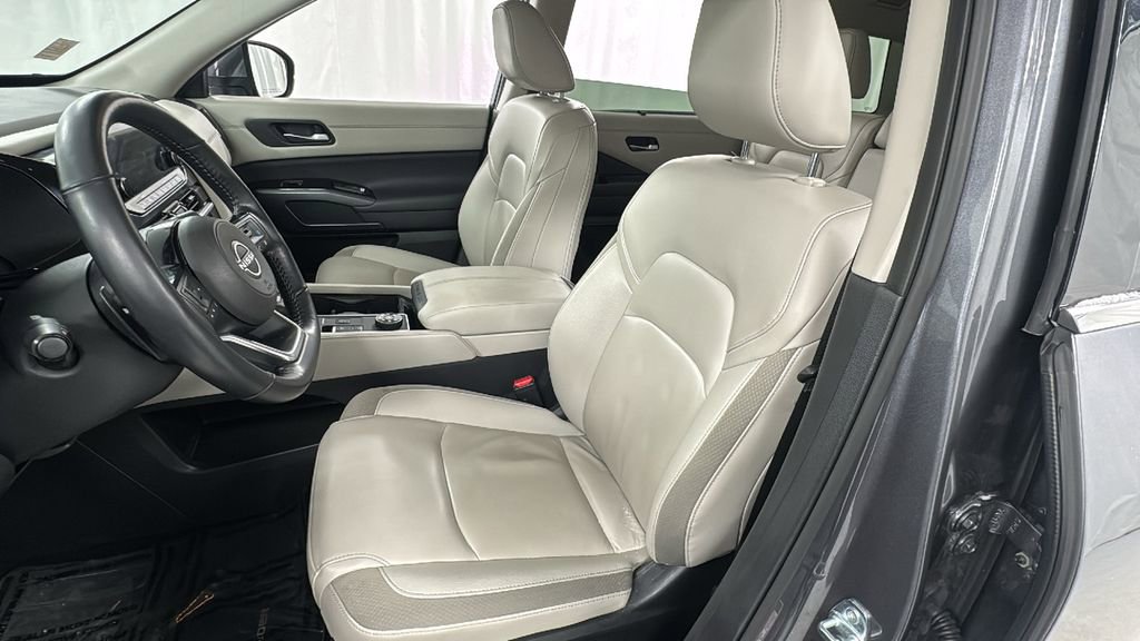 Used 2025 Nissan Pathfinder SL image 11
