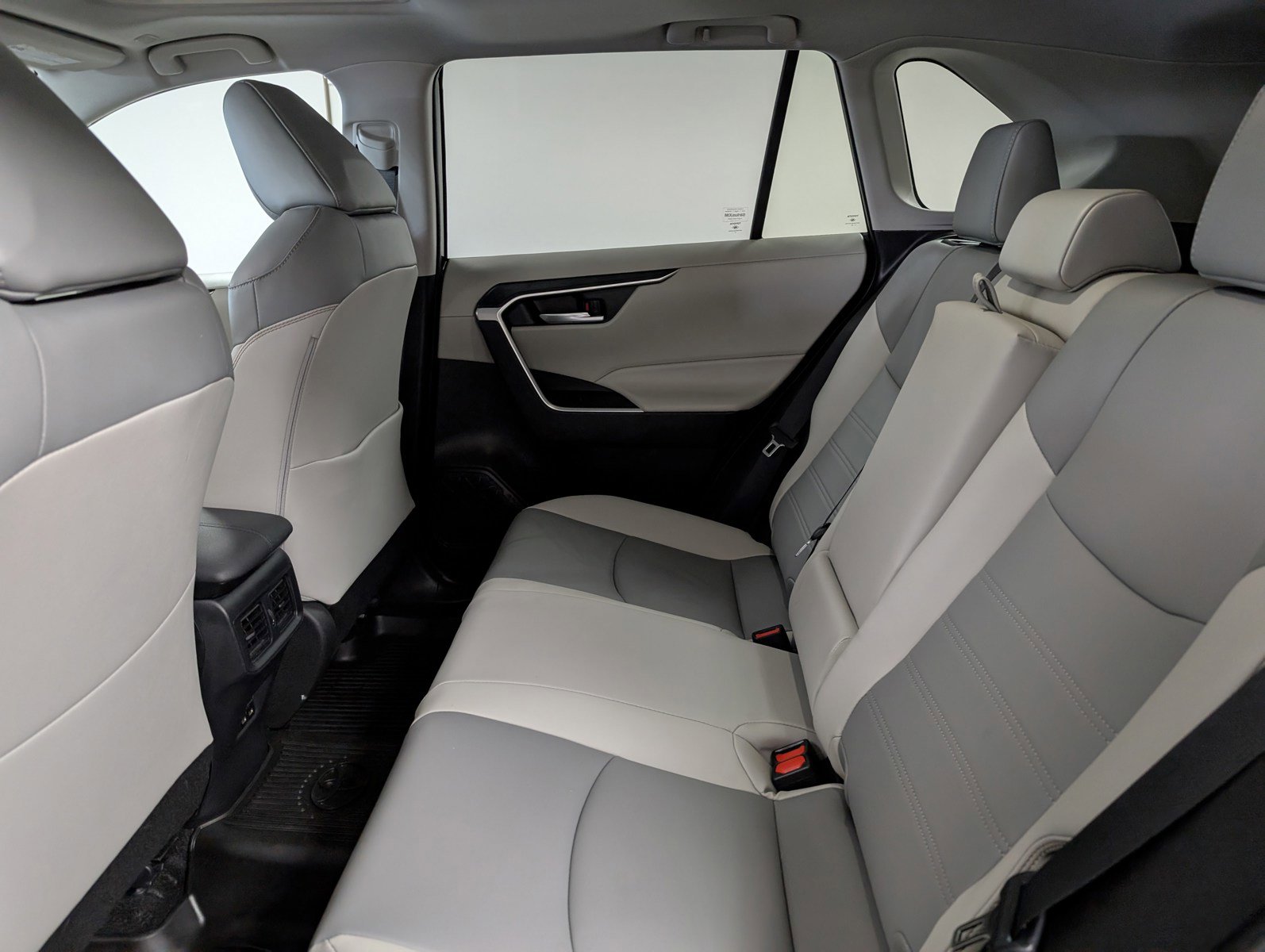 Used 2024 Toyota RAV4 XLE Premium w/ Weather Package image 4