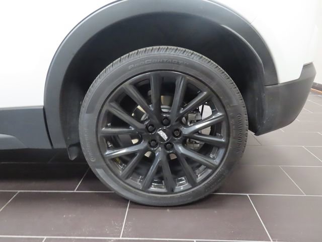 Used 2022 Cadillac XT4 Luxury w/ Cold Weather Package image 16