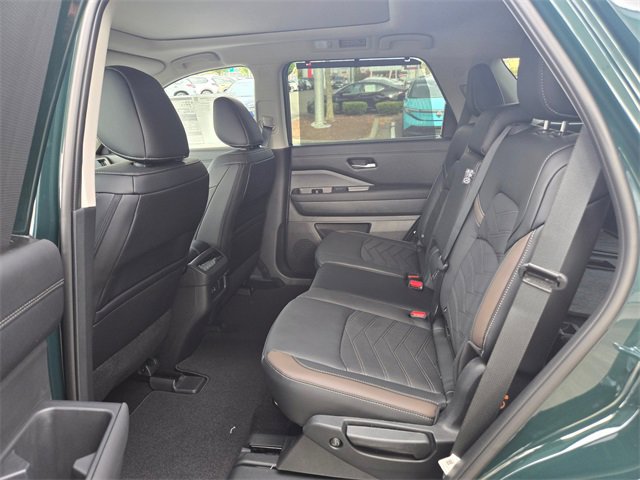 New 2025 Nissan Pathfinder Platinum image 12