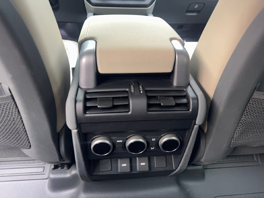 Used 2023 Land Rover Defender 110 SE AWD/4WD image 72
