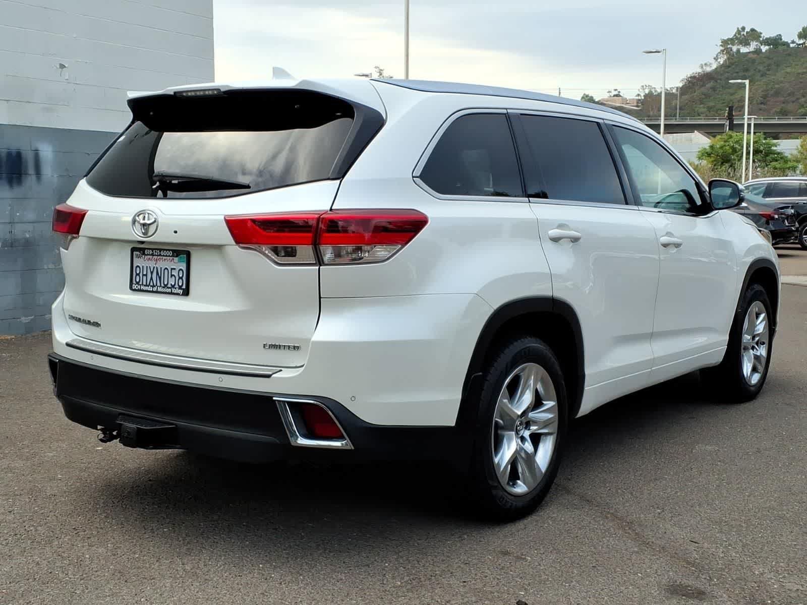 Used 2019 Toyota Highlander Limited FWD image 4