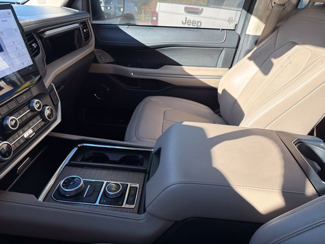 Used 2024 Ford Expedition Limited AWD/4WD image 47