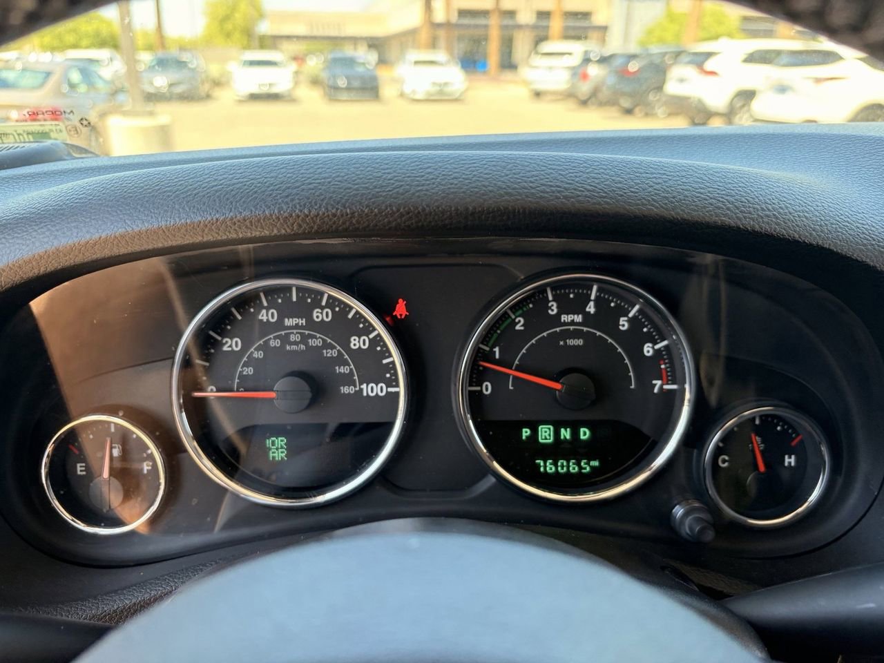 Used 2018 Jeep Wrangler Unlimited Sahara w/ Connectivity Group AWD/4WD image 28