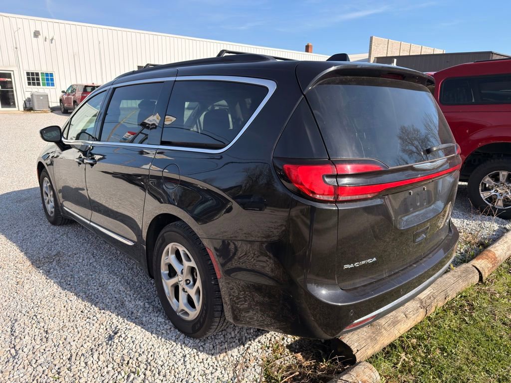 Used 2023 Chrysler Pacifica Limited image 9