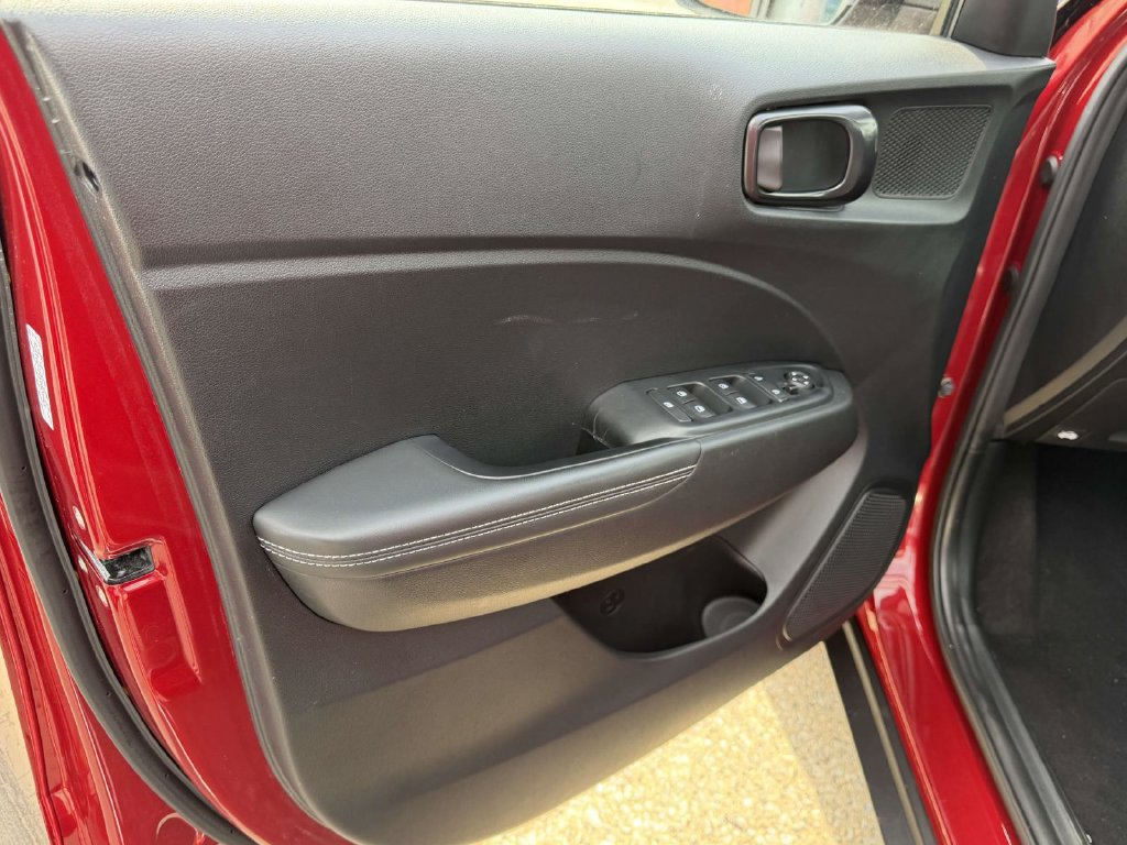 Certified 2023 Hyundai Venue Limited w/ Cargo Package FWD image 16