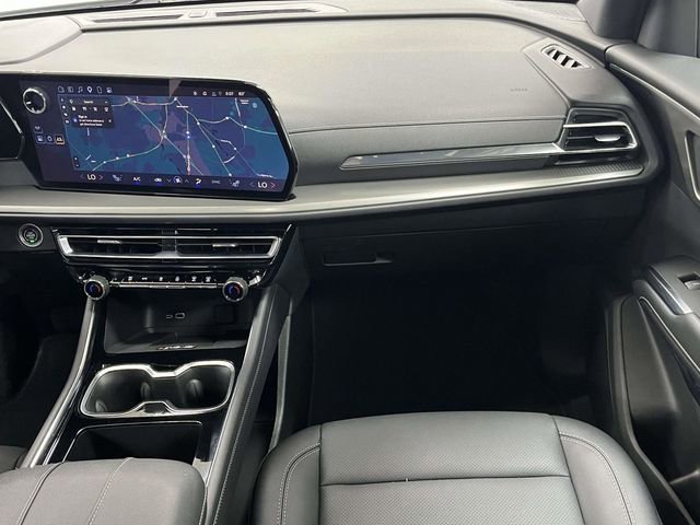Used 2025 Chevrolet Traverse LT image 21