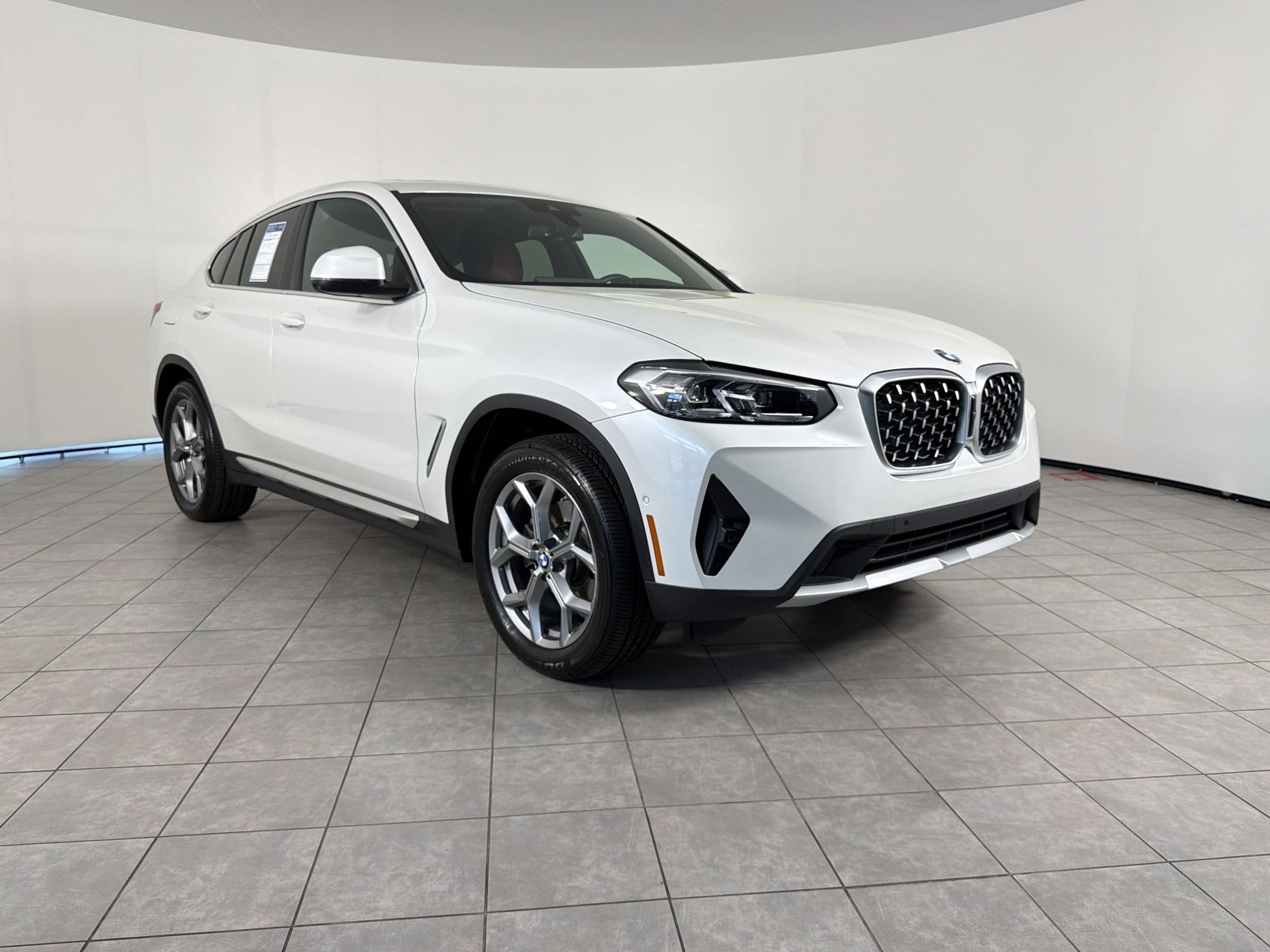 Certified 2025 BMW X4 xDrive30i AWD/4WD image 7