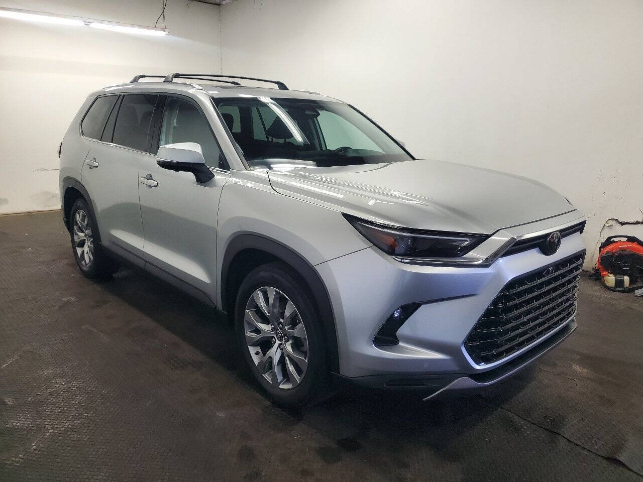 Used 2024 Toyota Grand Highlander AWD image 3