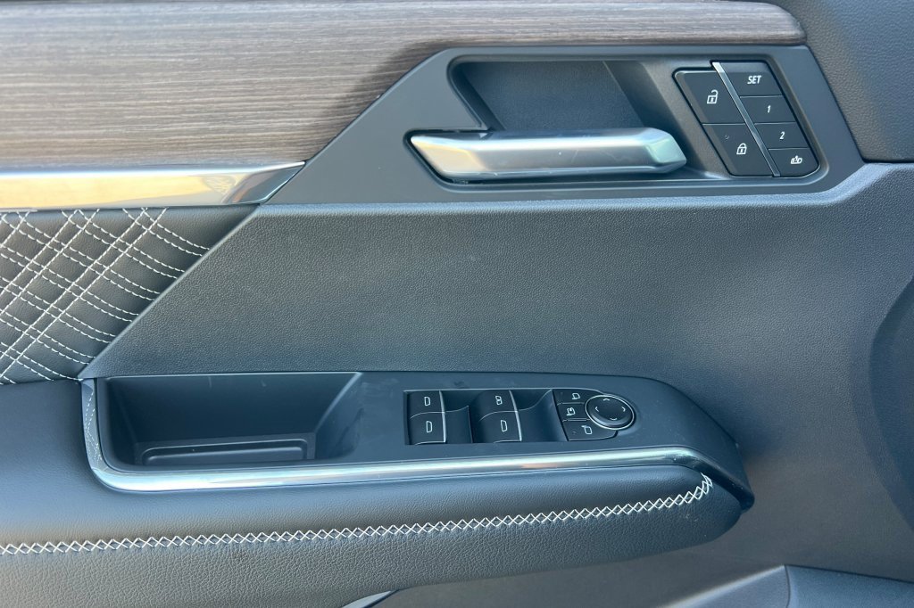 New 2026 GMC Acadia Denali w/ Super Cruise Package image 8