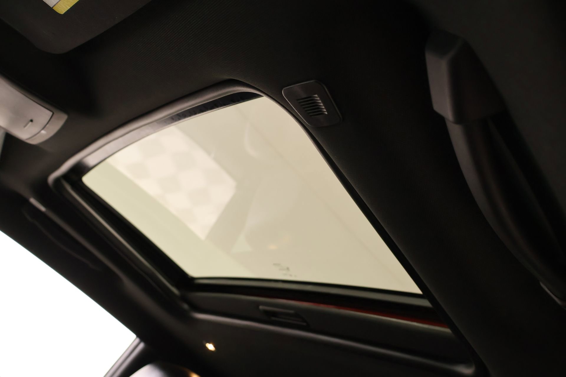 Used 2018 Dodge Challenger SXT Plus RWD image 14