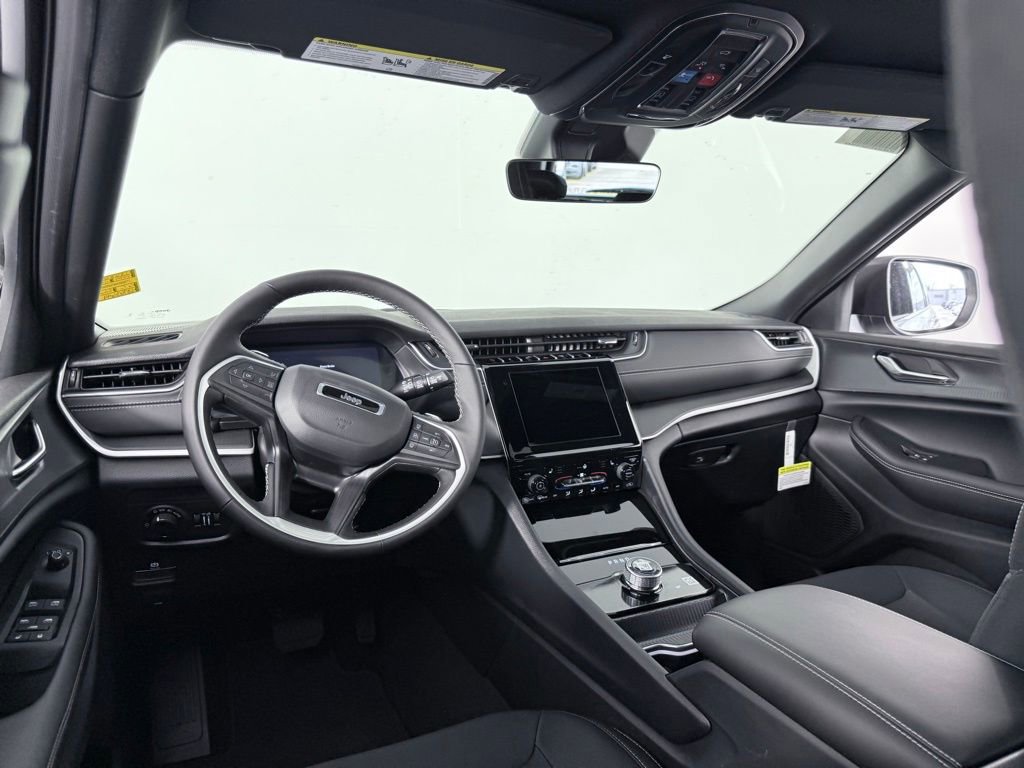 New 2025 Jeep Grand Cherokee Laredo image 15
