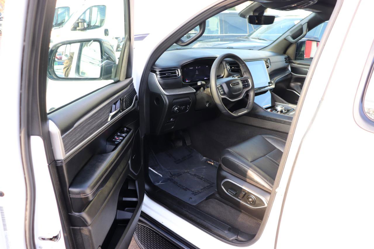 Used 2024 Jeep Wagoneer L Series II w/ Flexible Seating Group image 10