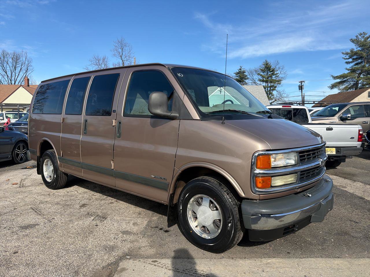Used 2002 Chevrolet Express 1500 1500 Express Crew w/ LS Preferred Equipment Group RWD image 3
