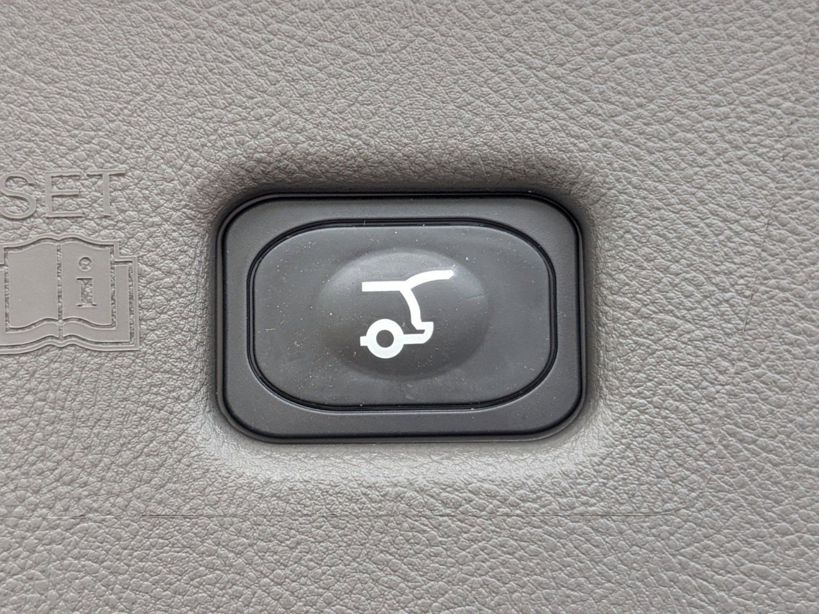 Certified 2023 Lincoln Nautilus Reserve w/ Equipment Group 201A image 8