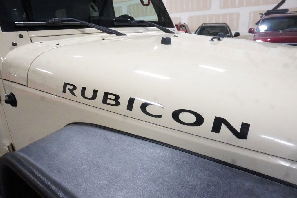 Used 2011 Jeep Wrangler Unlimited Rubicon w/ Connectivity Group image 5
