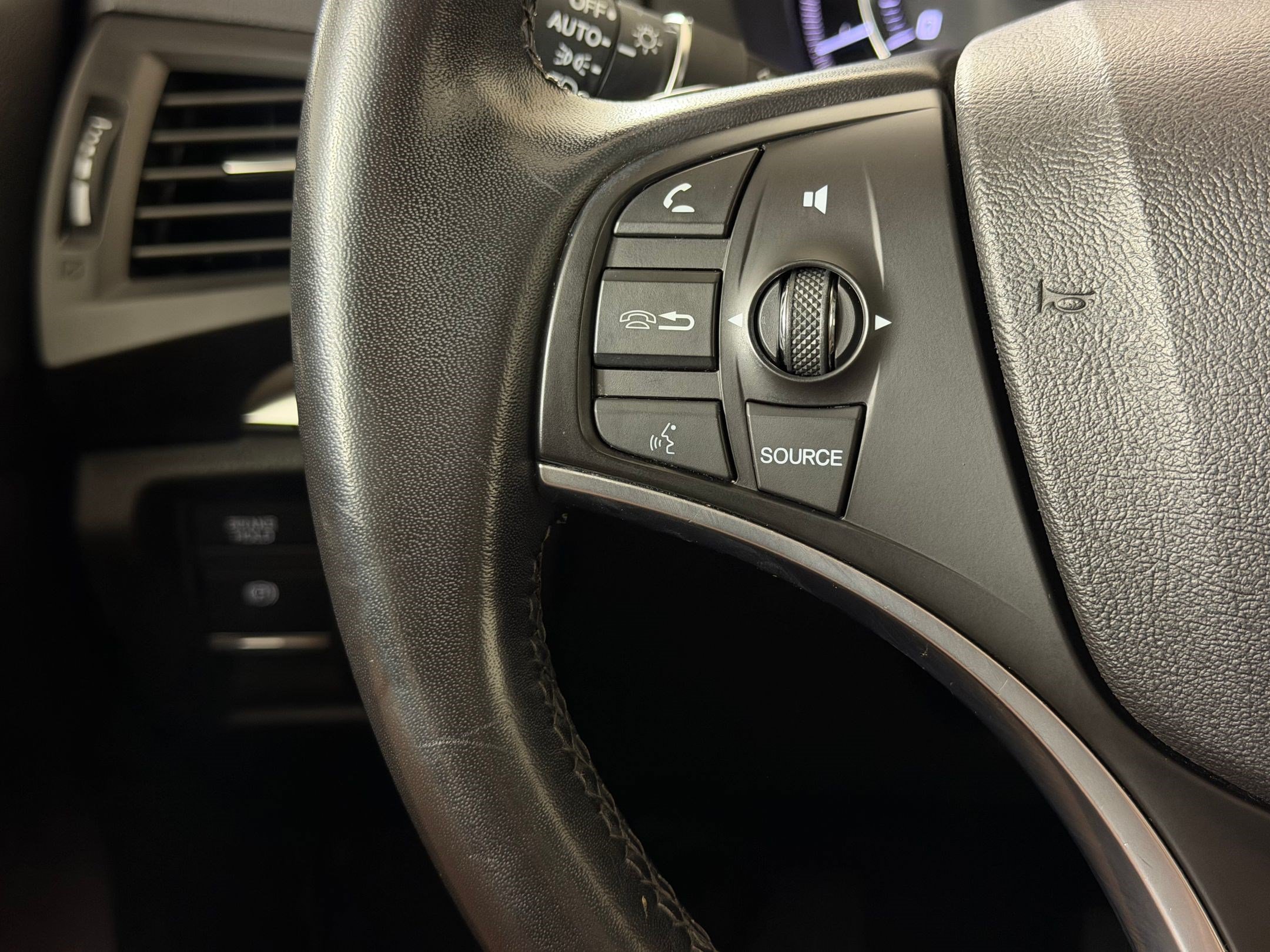 Used 2018 Acura MDX SH-AWD w/ Technology Package image 16