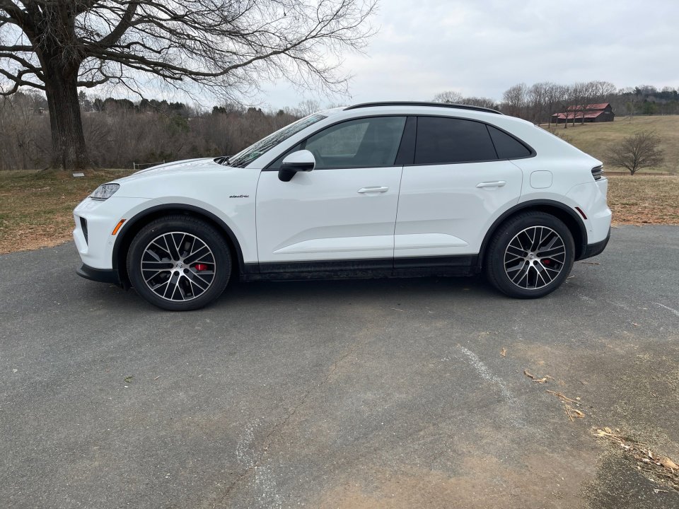 New 2025 Porsche Macan 4S Electric image 2