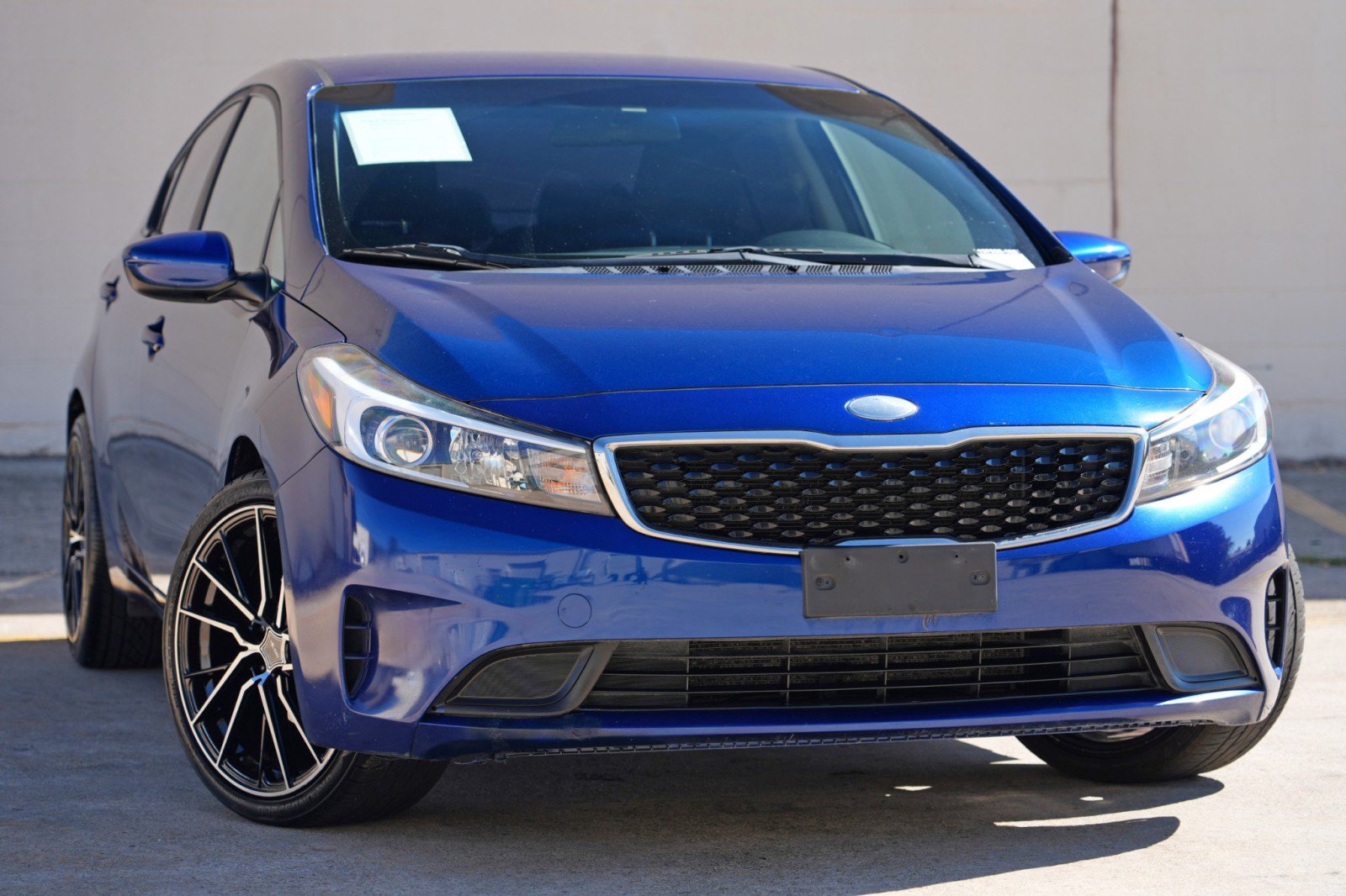 Used 2017 Kia Forte LX FWD image 2