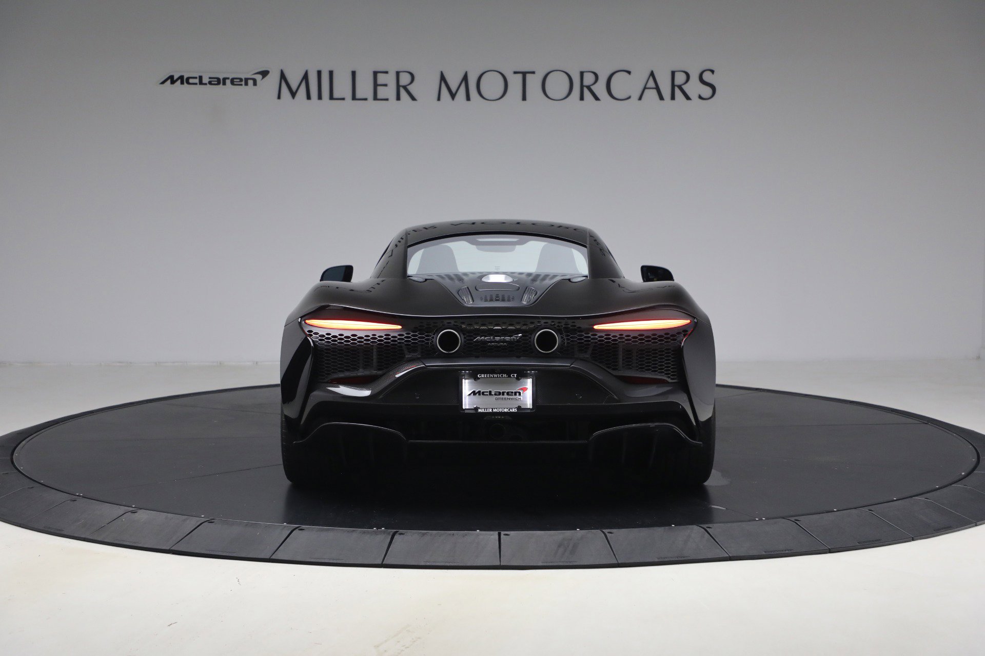 Used 2024 McLaren Artura RWD image 6