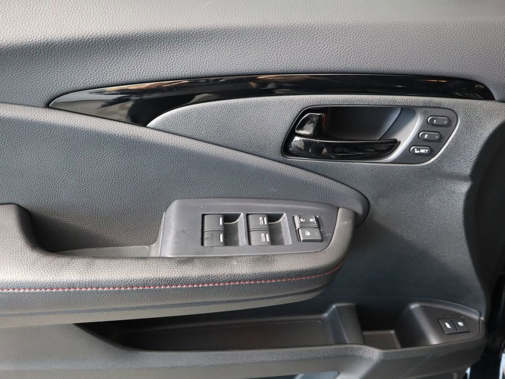 Certified 2024 Honda Passport Black Edition image 24